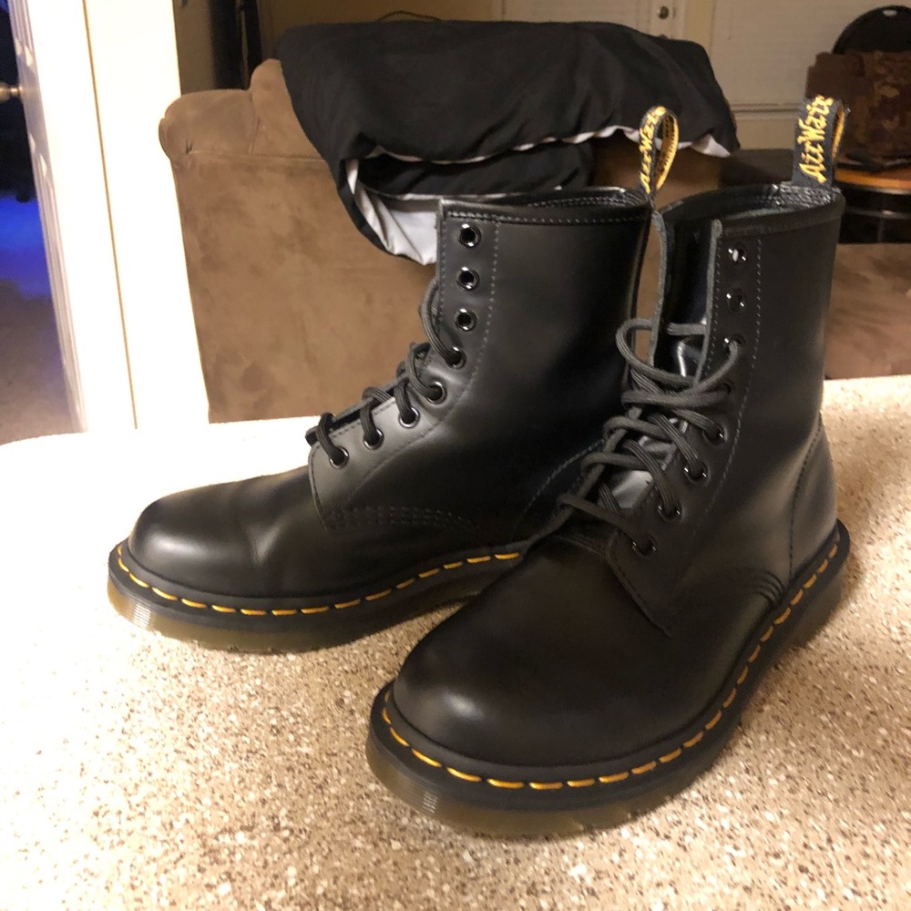 DR MARTENS 1460 SMOOTH LEATHER LACE UP BOOTS SIZE 7